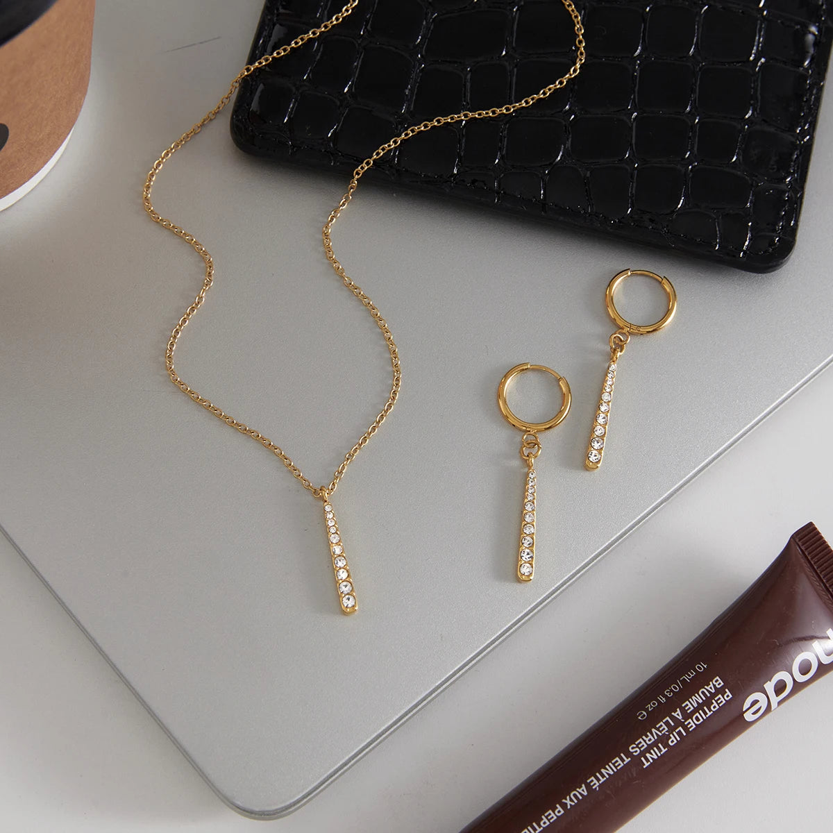 18K Vergulde Kristallen Staafketting & Oorbellen Set | Minimalistische Gouden Sieraden
