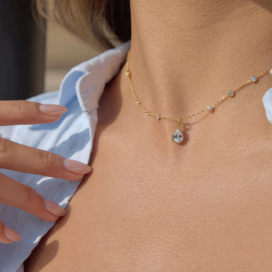 18K vergulde Multi-Station Zirkonia Ketting met Druppelvormige Hanger | Waterdichte Diamonds by the Yard Stijl Ketting | Fijne Gouden Kristallen Ketting
