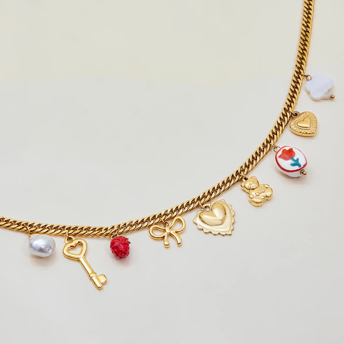 Goudkleurige Charmeketting voor Dames – Dikke Ketting met Hart-, Parel- & Teddybedel