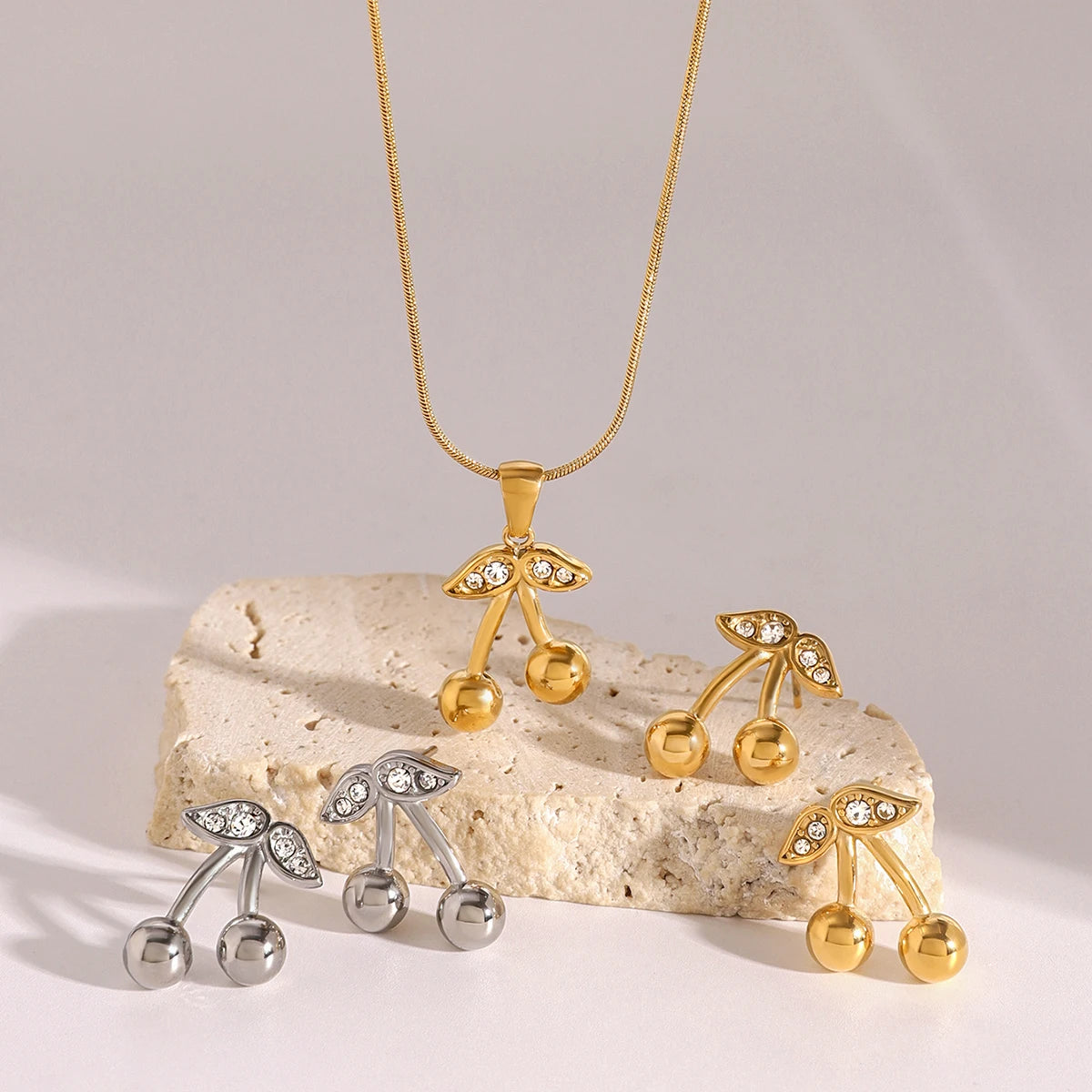 18K vergulde kersenketting & oorbellen set – waterdichte & aanslagvrije sieraden voor dames