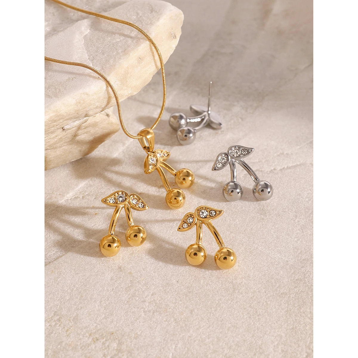18K vergulde kersenketting & oorbellen set – waterdichte & aanslagvrije sieraden voor dames