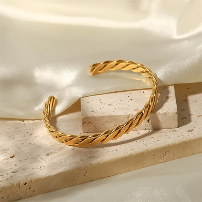 Vergulde Gedraaide Touw Open Armband voor Dames | Waterdichte & Vlekvrije Sieraden