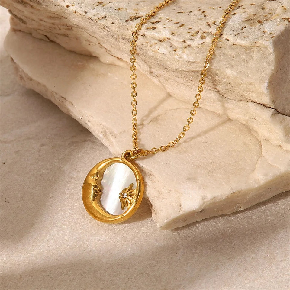 Gouden Parelmoer Zon Maan Ketting | Waterdichte Hemelse Sieraden