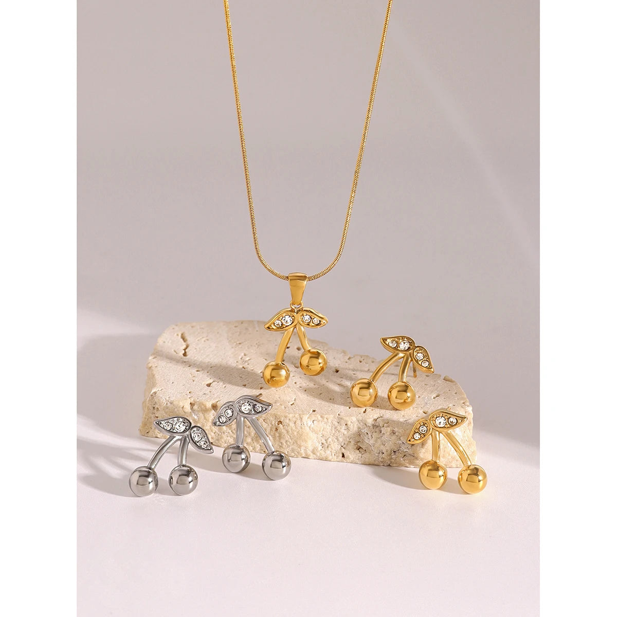 18K vergulde kersenketting & oorbellen set – waterdichte & aanslagvrije sieraden voor dames