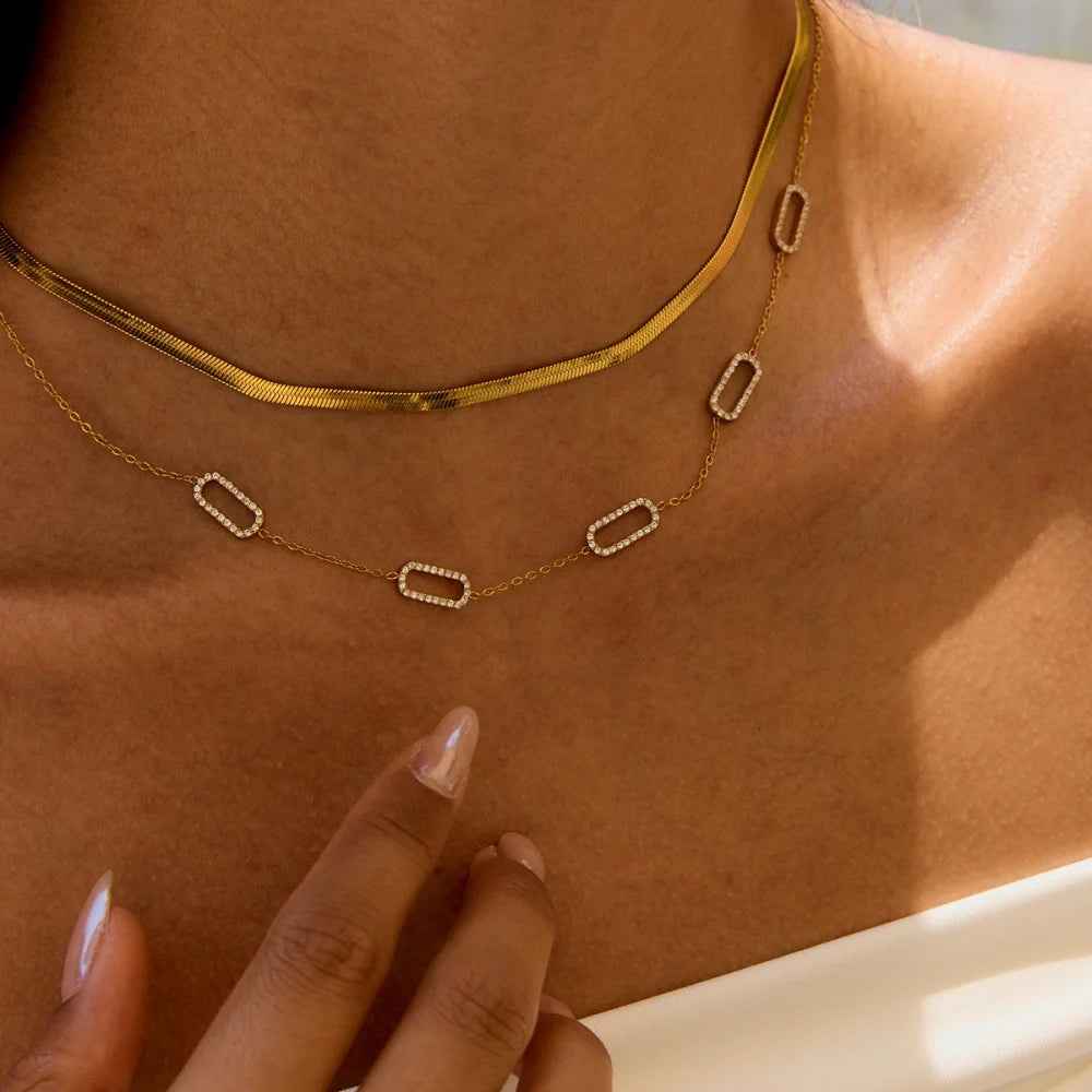 Luxe Gouden Gelaagde Kettingenset voor Dames – Minimalistische Halskettingen met Kristallen Accentjes