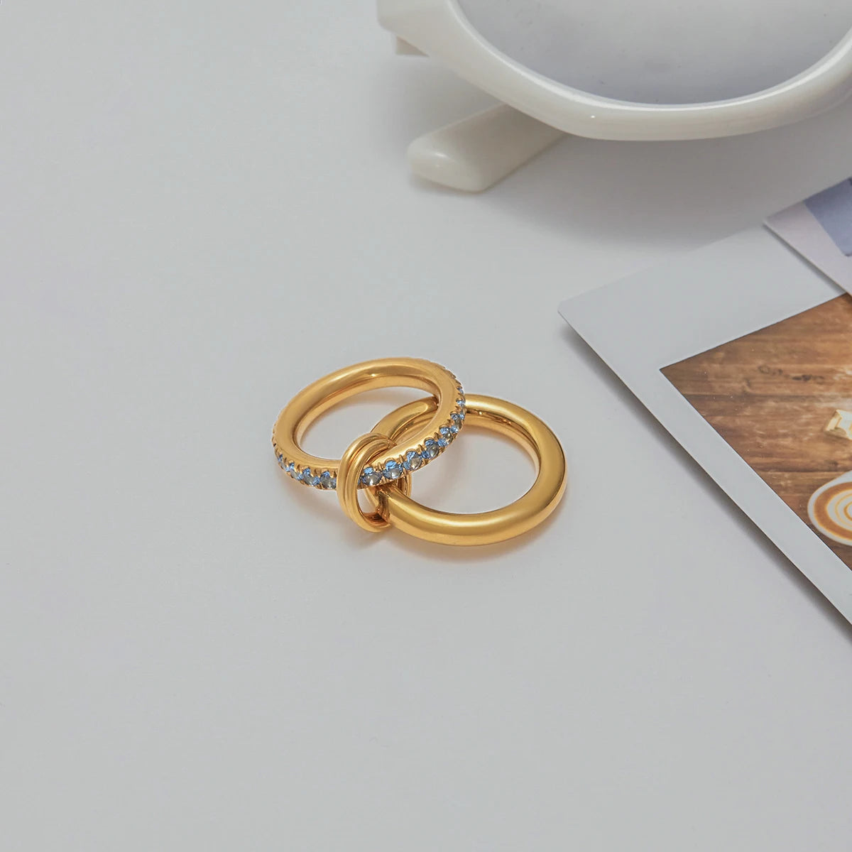 Luxe Meerlaagse Gouden Ring met Gekleurde Zirkoonstenen – Wit, Groen, Roze & Blauw | Verstelbare Stapelbare Modering