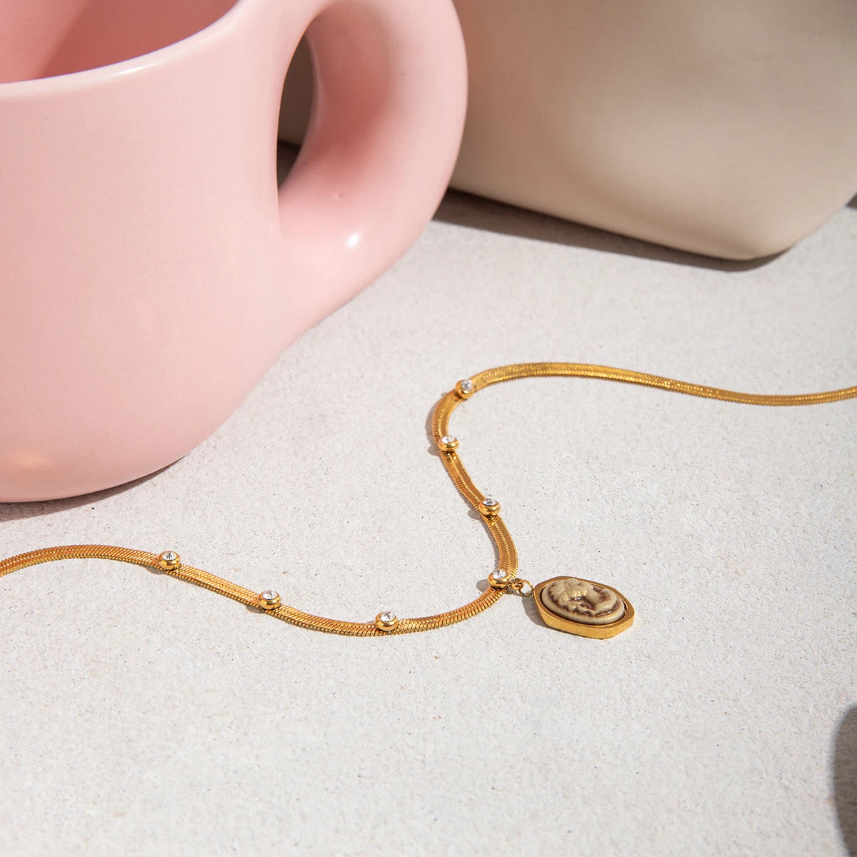 Vergulde kettingenset | Schelp Zeester & Cameo Hanger | Sierlijke Boho Sieraden