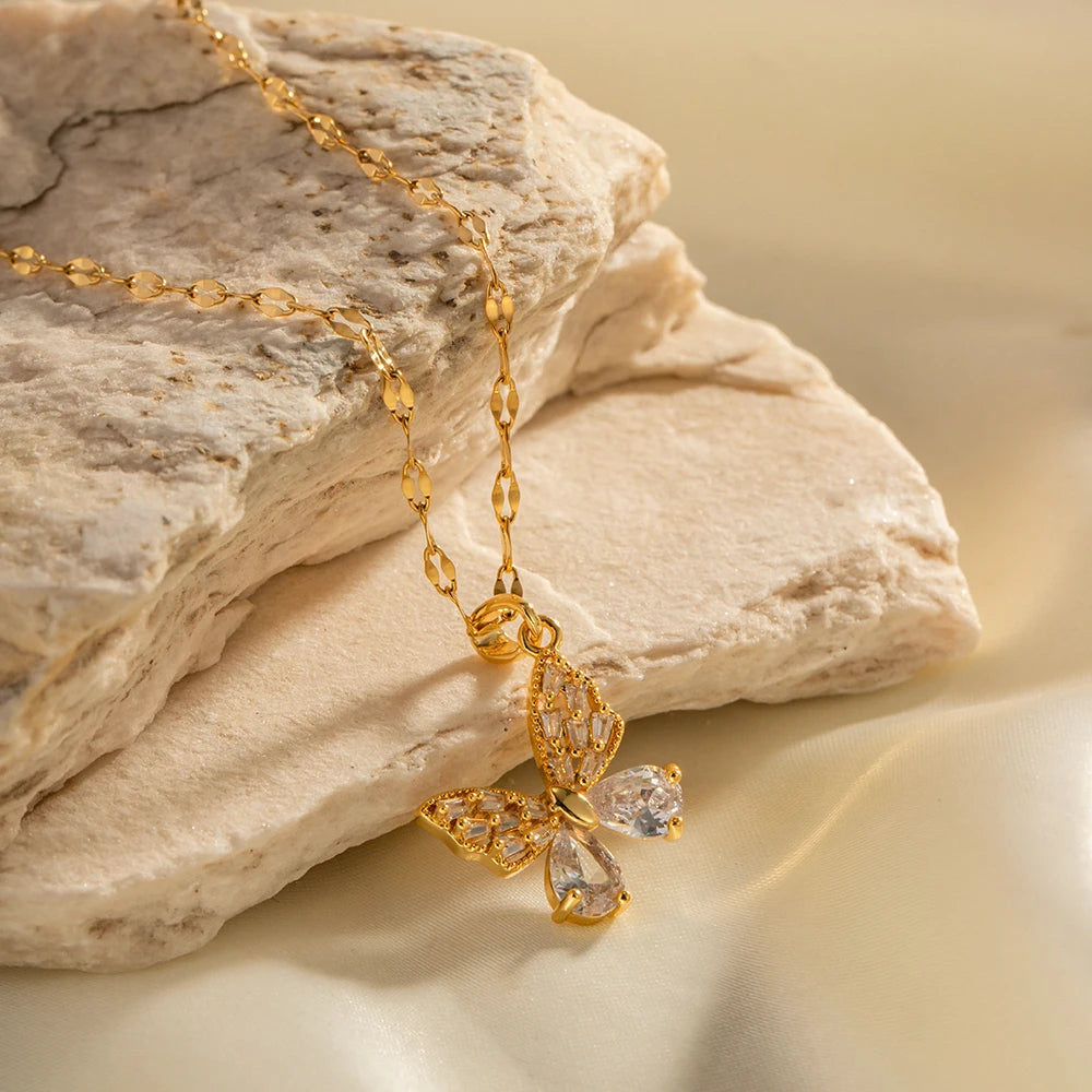 Sprankelende Gouden Vlinder Hanger Ketting | Zirkonia Pavé Verfijnde Ketting