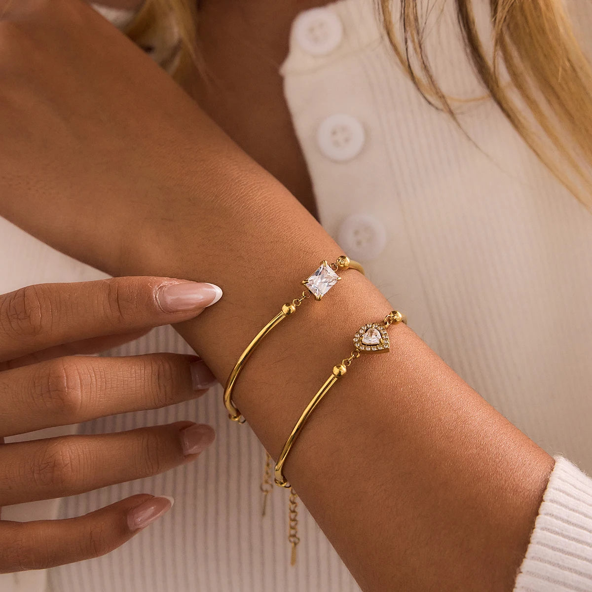 18K Verguld CZ Charm Armband Set van 2 | Waterdichte Bangle & Kettingarmband met Hart & Vierkant Kristal | Delicate Stapelarmbanden Set