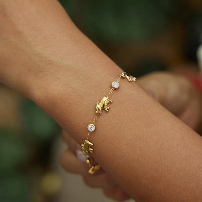 18K vergulde olifantenarmband met zirkonia kristallen | Waterdichte geluksbrenger olifantenarmband | Subtiele gouden dierenarmband met bedel