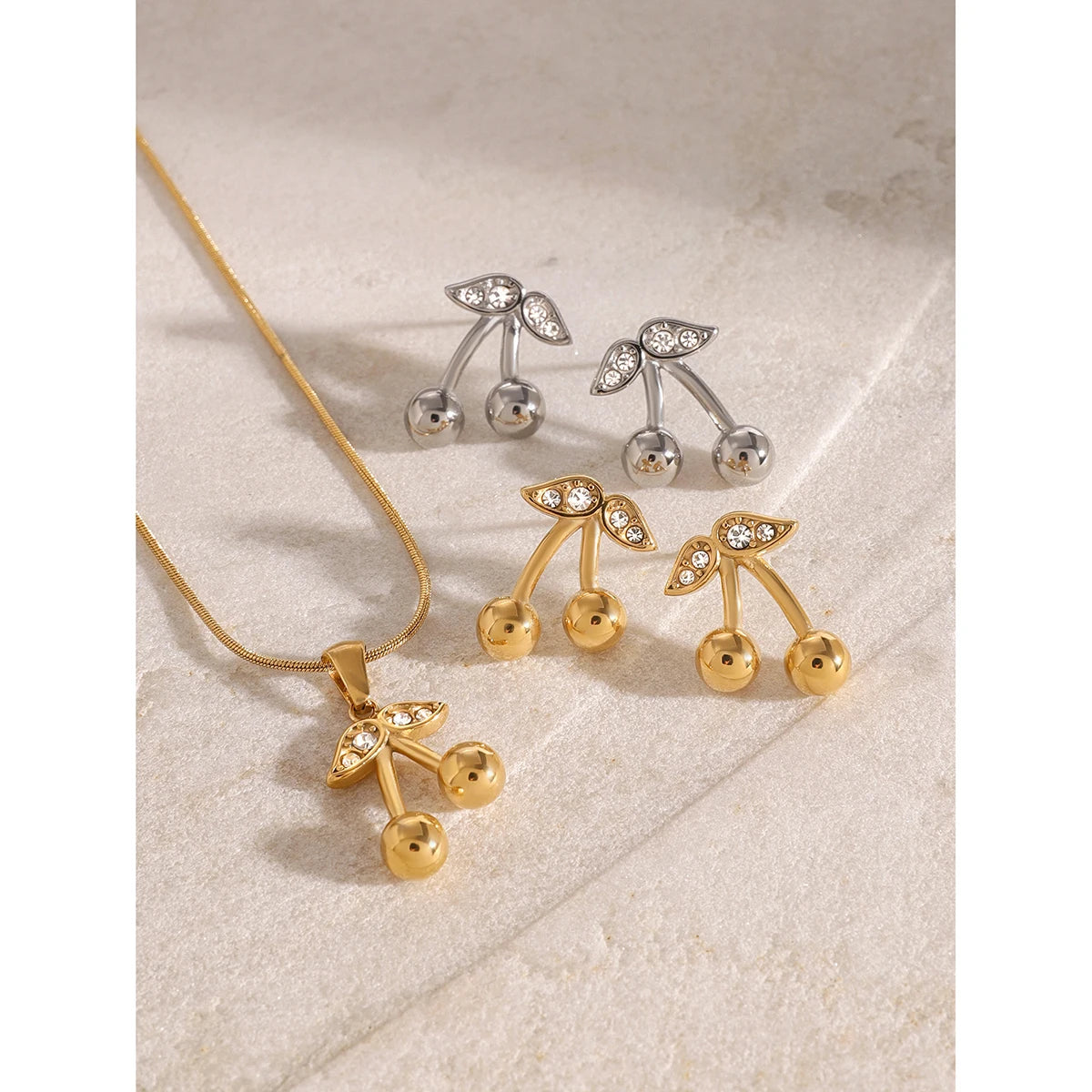 18K vergulde kersenketting & oorbellen set – waterdichte & aanslagvrije sieraden voor dames