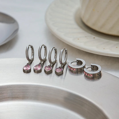 Koop verzilverde roze druppelvormige huggie oorringen voor dames. Waterdichte, hypoallergene, vlekvrije roestvrijstalen sieraden voor dagelijks gebruik.