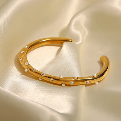 Verguld Open Manchet Armband met Parel & Kristal voor Dames | Waterdichte & Roestvrije Sieraden