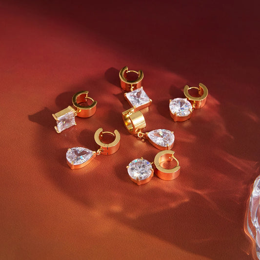 18K Vergulde CZ Druppel Huggie Hoop Oorbellen | Waterdichte Peer-, Ronde & Princess Geslepen Kristallen Hangoorbellen | Cadeauset in Diamantstijl