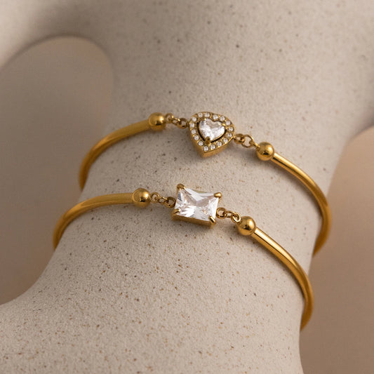 18K Verguld CZ Charm Armband Set van 2 | Waterdichte Bangle & Kettingarmband met Hart & Vierkant Kristal | Delicate Stapelarmbanden Set