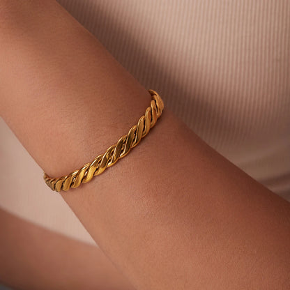 Vergulde Gedraaide Touw Open Armband voor Dames | Waterdichte & Vlekvrije Sieraden