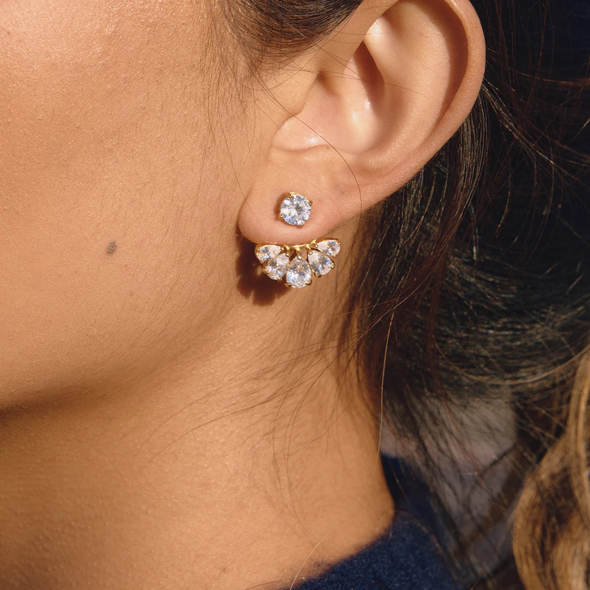 18K Vergulde CZ Ear Jacket Oorbellen | Waterdichte Ronde Stud met Peergeslepen Waaier Drop Jacket | Diamant Stijl Bruidsoorbellen