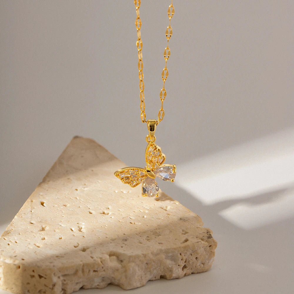 Sprankelende Gouden Vlinder Hanger Ketting | Zirkonia Pavé Verfijnde Ketting
