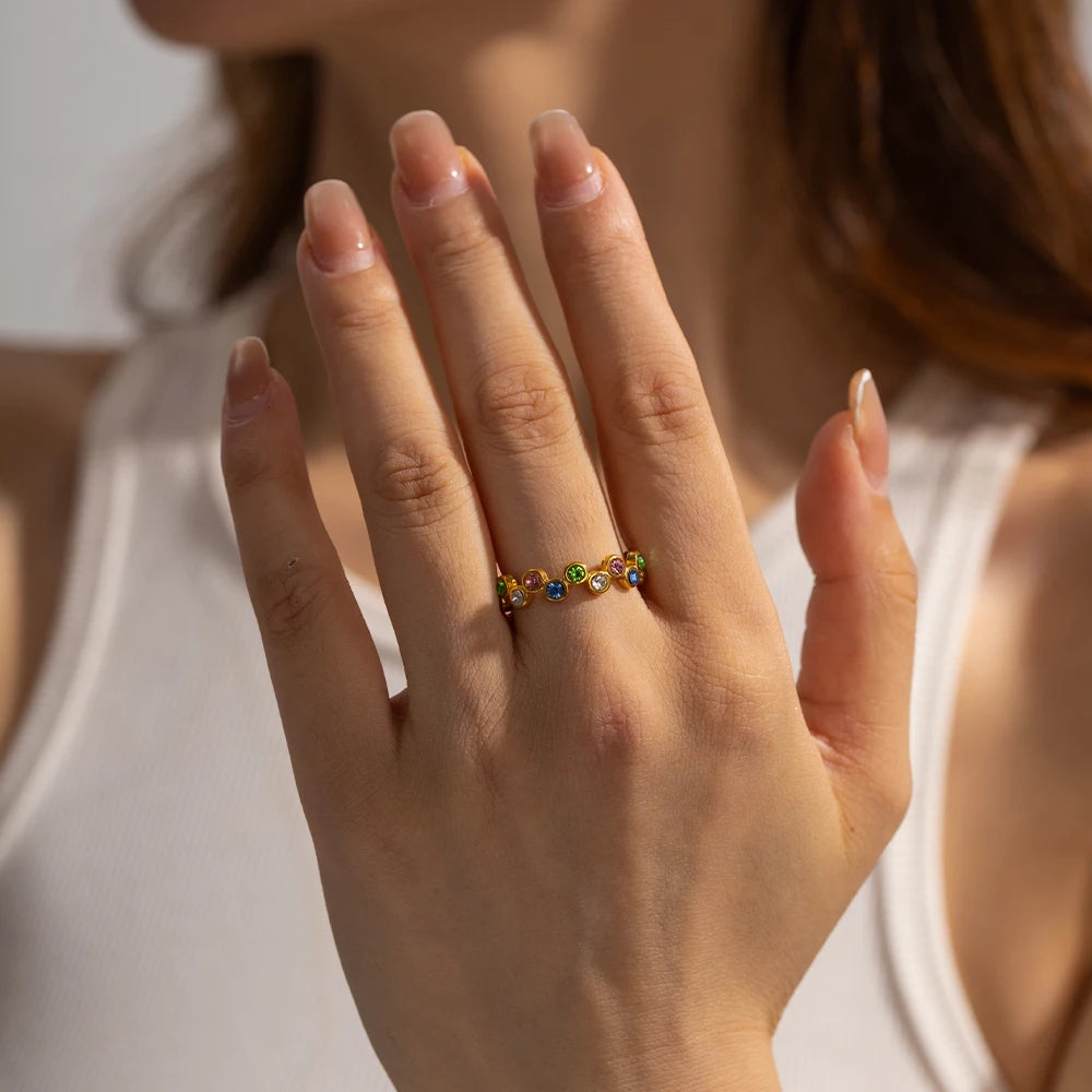 Vergulde eeuwigheidsbandring | Vergulde CZ-ringencollectie | Waterdichte kleurrijke, heldere en zwarte edelsteenringen