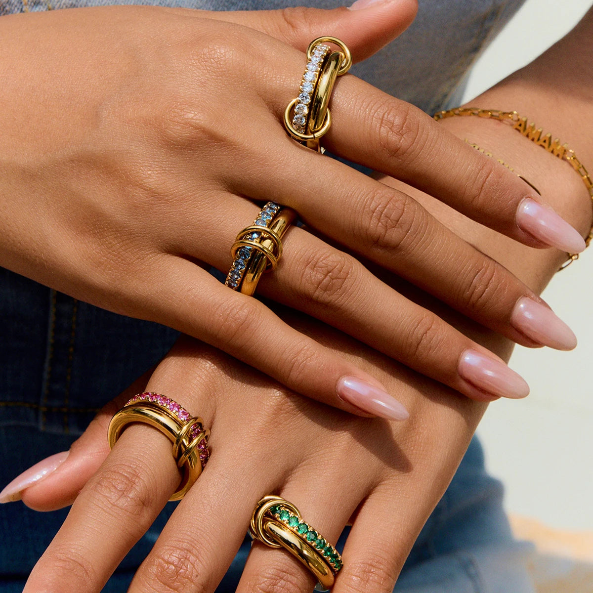 Luxe Meerlaagse Gouden Ring met Gekleurde Zirkoonstenen – Wit, Groen, Roze & Blauw | Verstelbare Stapelbare Modering