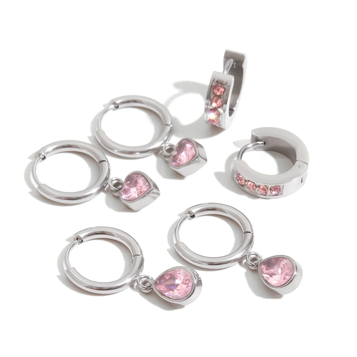 Koop verzilverde roze druppelvormige huggie oorringen voor dames. Waterdichte, hypoallergene, vlekvrije roestvrijstalen sieraden voor dagelijks gebruik.