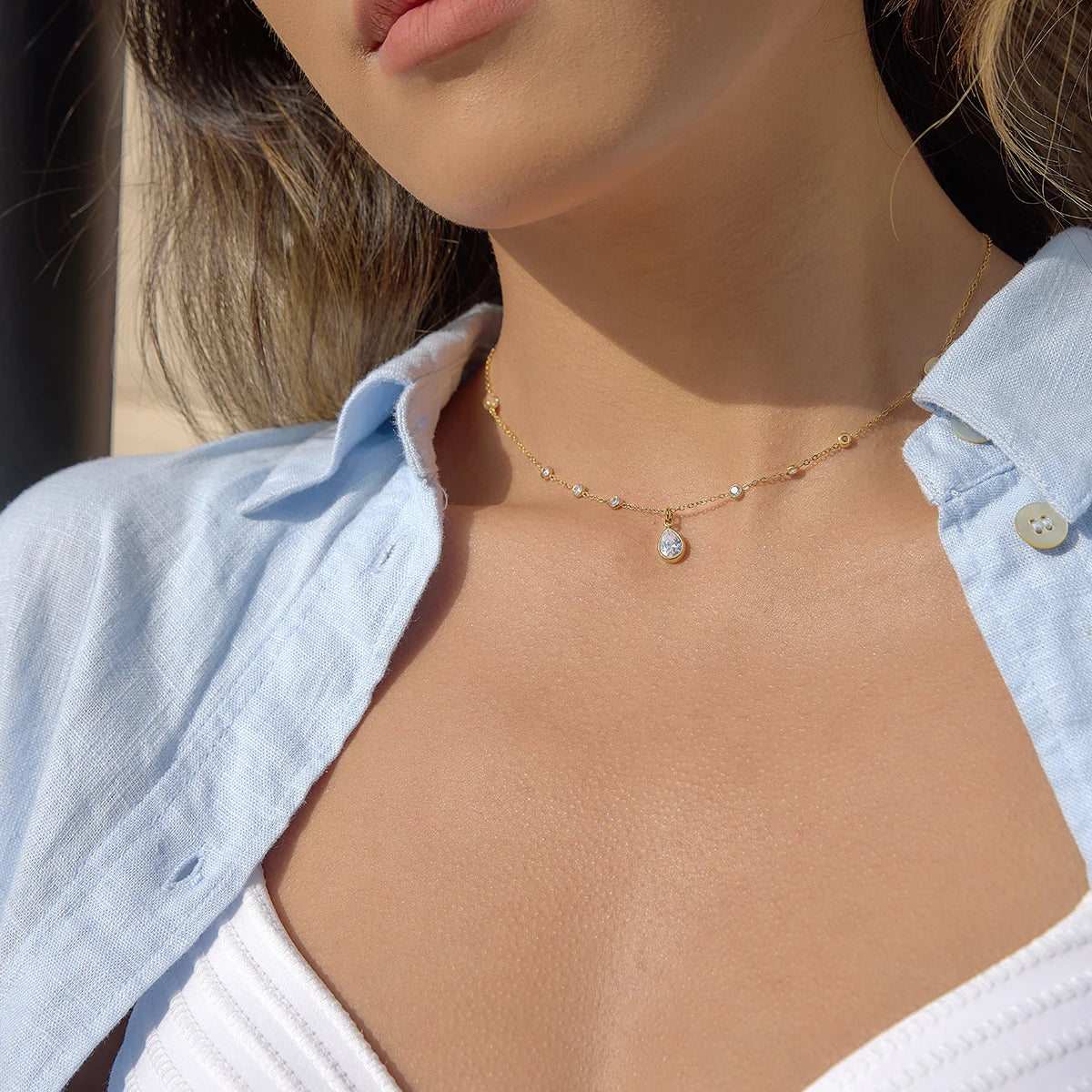 18K vergulde Multi-Station Zirkonia Ketting met Druppelvormige Hanger | Waterdichte Diamonds by the Yard Stijl Ketting | Fijne Gouden Kristallen Ketting
