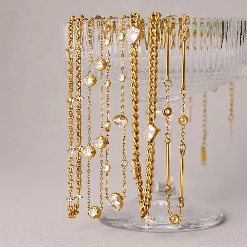 Luxe Gouden Gelaagde Kettingenset voor Dames – Minimalistische Halskettingen met Kristallen Accentjes