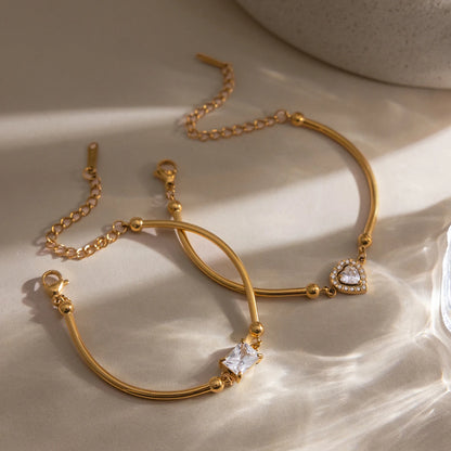 18K Verguld CZ Charm Armband Set van 2 | Waterdichte Bangle & Kettingarmband met Hart & Vierkant Kristal | Delicate Stapelarmbanden Set