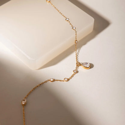 18K vergulde Multi-Station Zirkonia Ketting met Druppelvormige Hanger | Waterdichte Diamonds by the Yard Stijl Ketting | Fijne Gouden Kristallen Ketting