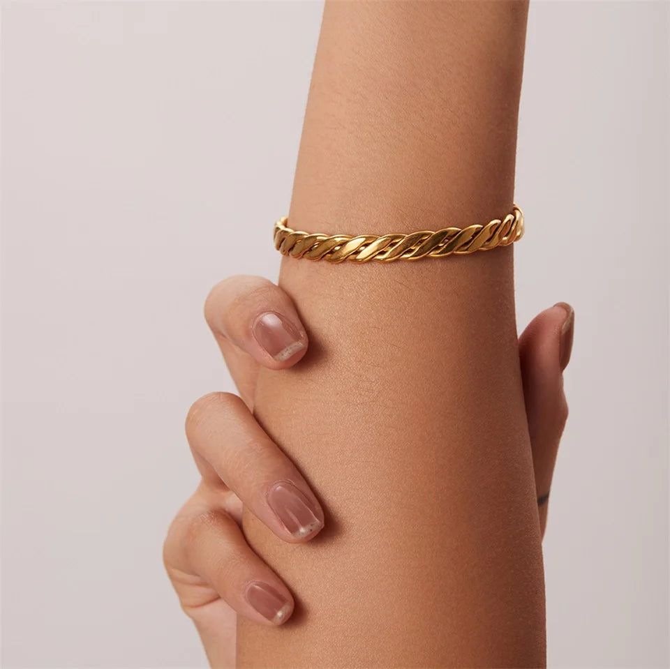 Vergulde Gedraaide Touw Open Armband voor Dames | Waterdichte & Vlekvrije Sieraden