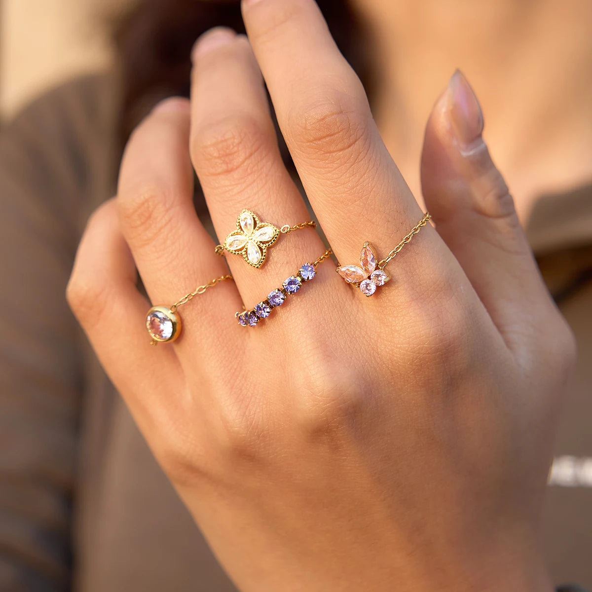 18K Verguld Kleurrijk Kristal Verstelbare Kettingring | Waterdichte Fijn Gouden Kettingring | 6 Stijlen — Blauw, Lavendel, Roze, Vlinder & Multi-Stone