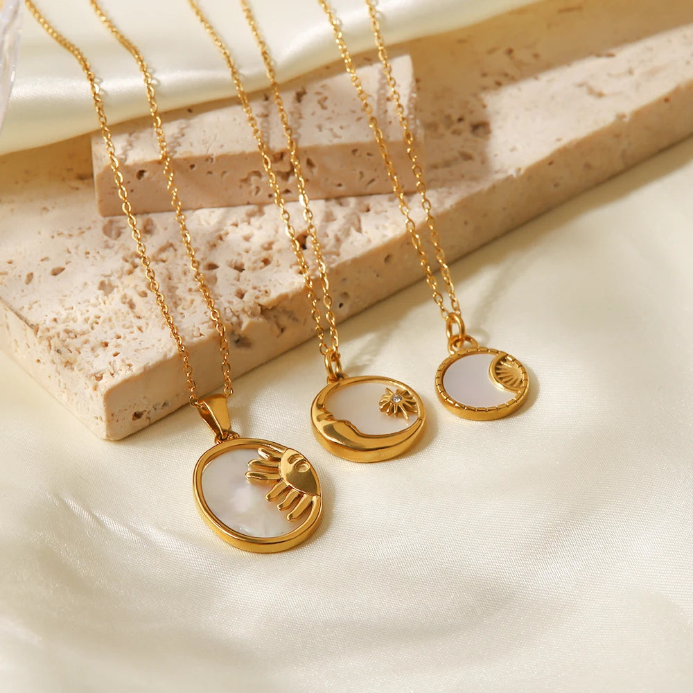 Gouden Parelmoer Zon Maan Ketting | Waterdichte Hemelse Sieraden