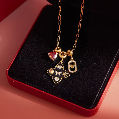 18K Vergulde Ketting met Meerdere Bedels en Paperclip Schakels | Waterdichte Zwart Emaille Bloemen- en Rood Hart Kristal Bedelketting | Opvallende Statement Ketting