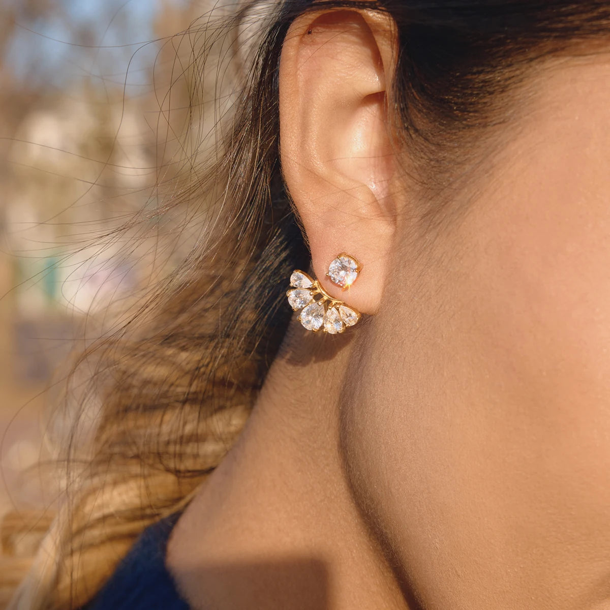 18K Vergulde CZ Ear Jacket Oorbellen | Waterdichte Ronde Stud met Peergeslepen Waaier Drop Jacket | Diamant Stijl Bruidsoorbellen