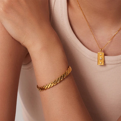 Vergulde Gedraaide Touw Open Armband voor Dames | Waterdichte & Vlekvrije Sieraden