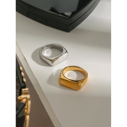 Minimalist Geometric Signet Ring – Modern Unisex Statement Band (Gold & Silver Options)
