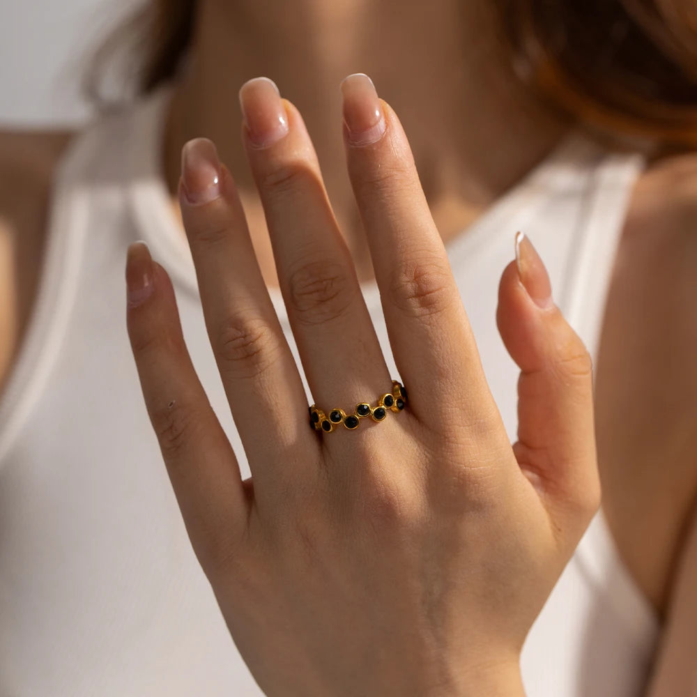 Vergulde eeuwigheidsbandring | Vergulde CZ-ringencollectie | Waterdichte kleurrijke, heldere en zwarte edelsteenringen