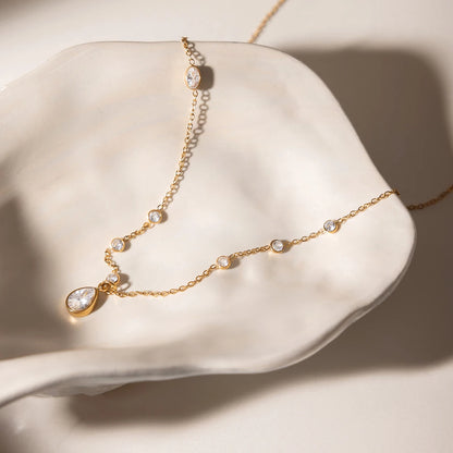 18K vergulde Multi-Station Zirkonia Ketting met Druppelvormige Hanger | Waterdichte Diamonds by the Yard Stijl Ketting | Fijne Gouden Kristallen Ketting