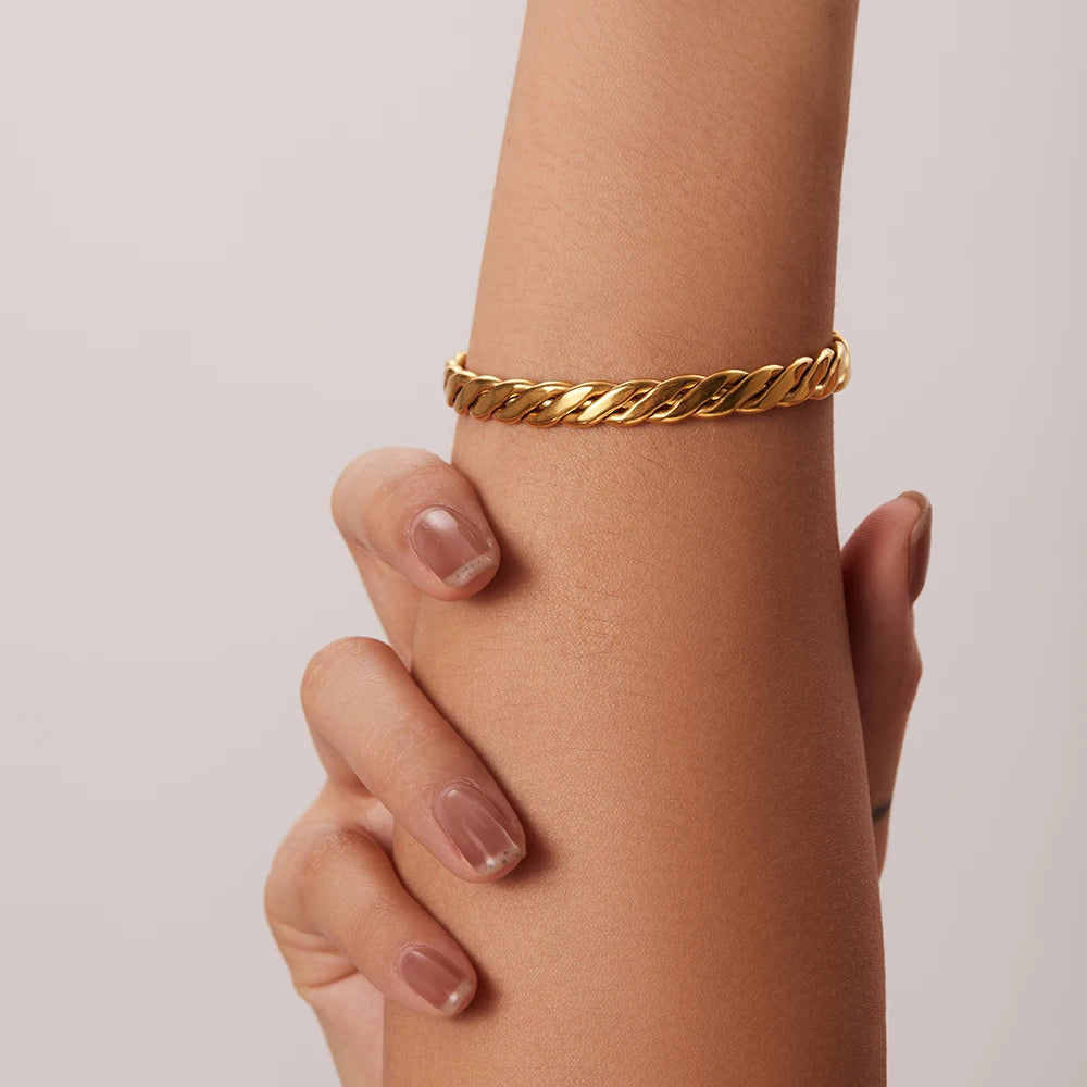 Vergulde Gedraaide Touw Open Armband voor Dames | Waterdichte & Vlekvrije Sieraden