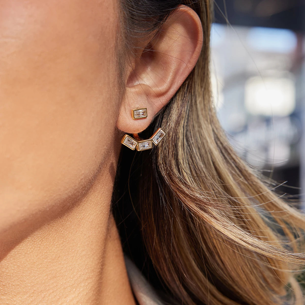 18K Vergulde Baguette CZ Oorjassen | Waterdichte Vier Steens Voor- en Achterkant Oorbellen | Art Deco Diamantstijl Oorbellen